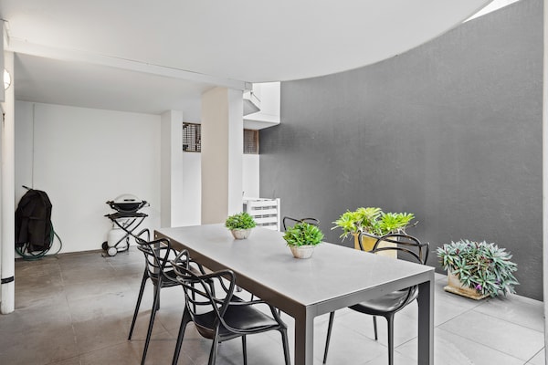 Stijlvol appartement met zwembad en beveiligde parking in Brisbane's Spring Hill - thumbnail 4