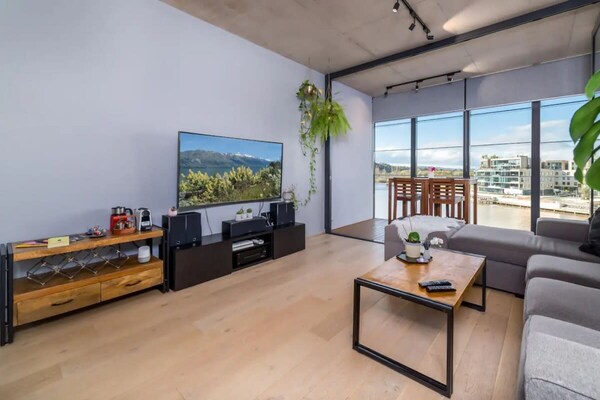 Chic appartement aan het water met uitzicht op Lake Burley Griffin - thumbnail 2