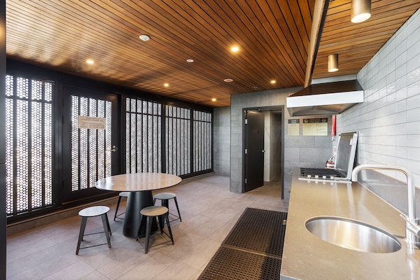 Modern appartement met panoramisch uitzicht in Brisbane City - thumbnail 2