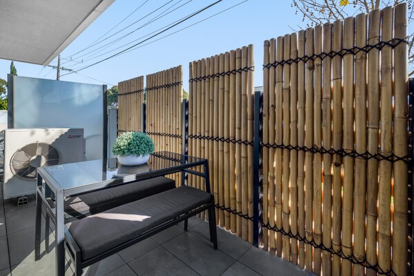 Chic appartement met balkon tegenover Melbourne Showgrounds - thumbnail 5