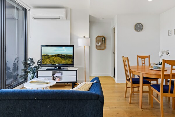 Chic appartement met balkon tegenover Melbourne Showgrounds - thumbnail 6