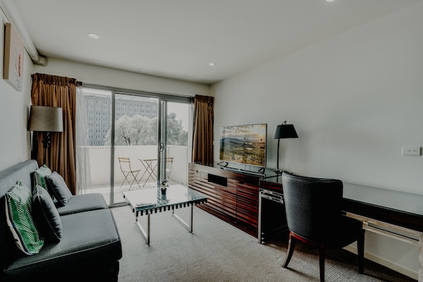Urban 1-bed Apartment In The Heart Of The City - 坎培拉
