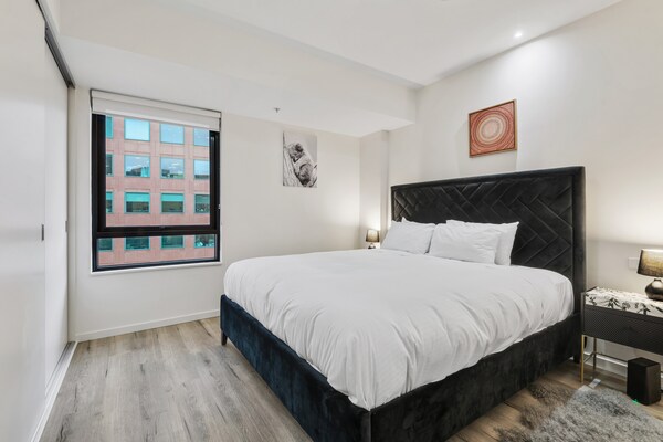 Stijlvol 1-slaapkamerappartement met rivierzicht en zwembad in Southbank - thumbnail 1
