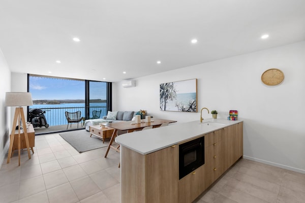 Verfijnd appartement aan Batemans Bay met uitzicht op zee en dakterras - thumbnail 2