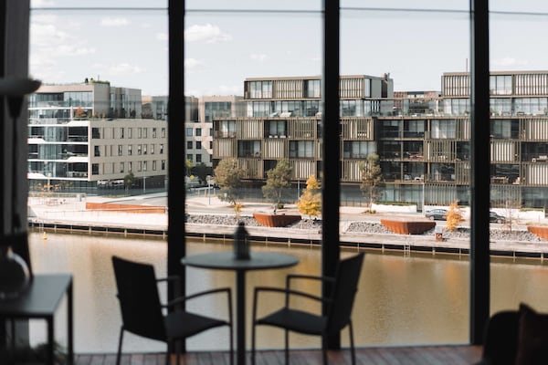 Modern appartement met waterzicht in Kingston - thumbnail 1