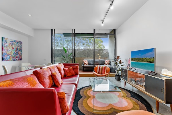 Levendig appartement met 2 slaapkamers nabij St Kilda Beach - thumbnail 1