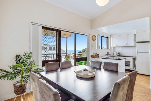Licht appartement met oceaanzicht in Alexandra Headland - thumbnail 2