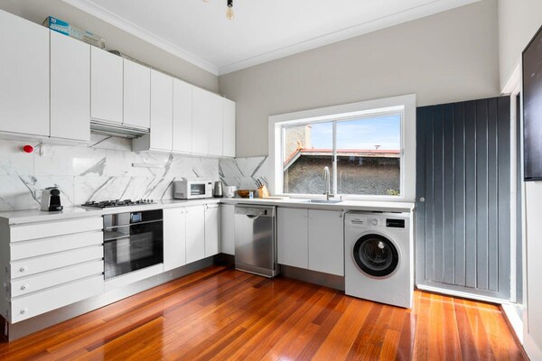 Stijlvol duplex appartement met weids uitzicht op de haven in Cremorne - thumbnail 4