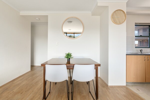 Ruim appartement met 3 slaapkamers en balkon in Kingsford - thumbnail 6