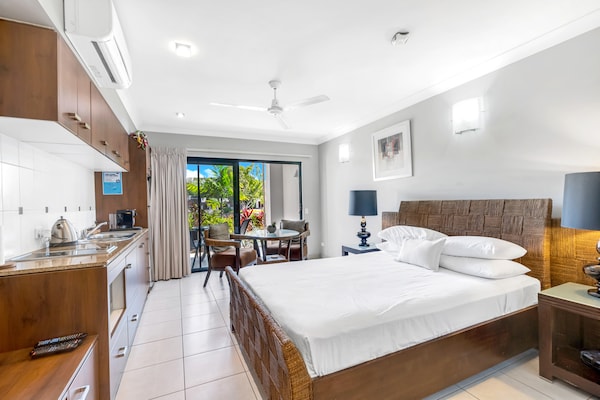 Lakeside Apartment in Blue Lagoon Resort, Trinity Beach - thumbnail 5