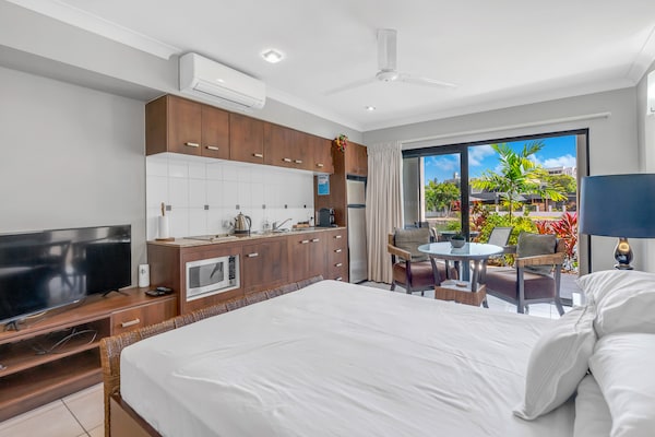 Lakeside Apartment in Blue Lagoon Resort, Trinity Beach - thumbnail 6