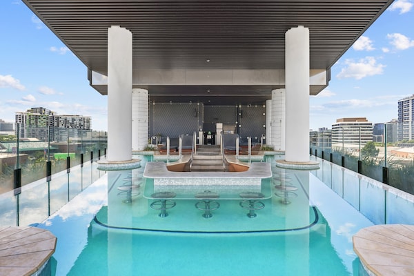 Stijlvol appartement met zwembad en skyline uitzicht in Fortitude Valley - thumbnail 5