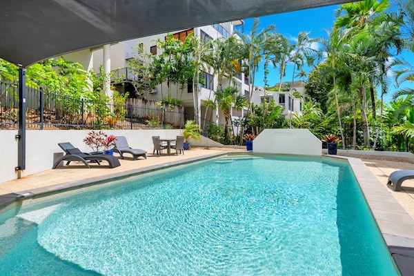 Direct aan Trinity Beach: 3-slaapkamer appartement met zwembad en zeezicht - thumbnail 4