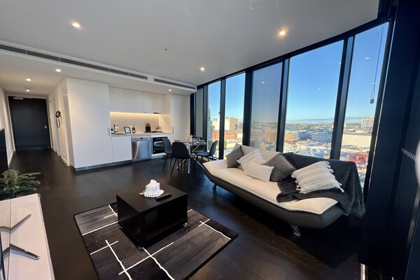 Stylish 1-Bed with Pool, Gym & Free Parking - thumbnail 6