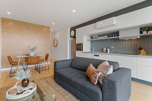 Modern appartement in Richmond met uitzicht op de skyline - thumbnail 1