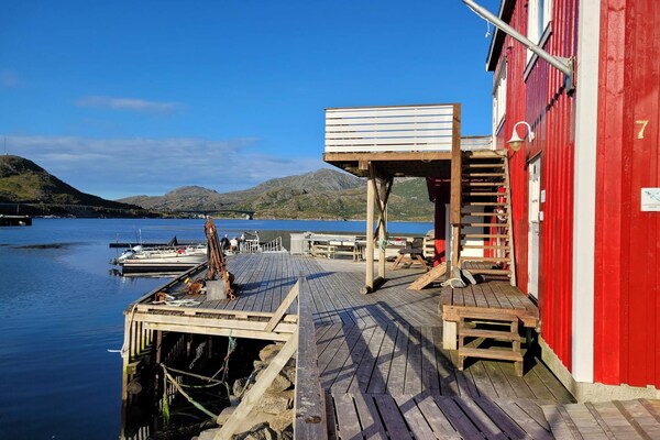 Gerenoveerd appartement in historische vissershut aan zee op de Lofoten - thumbnail 2