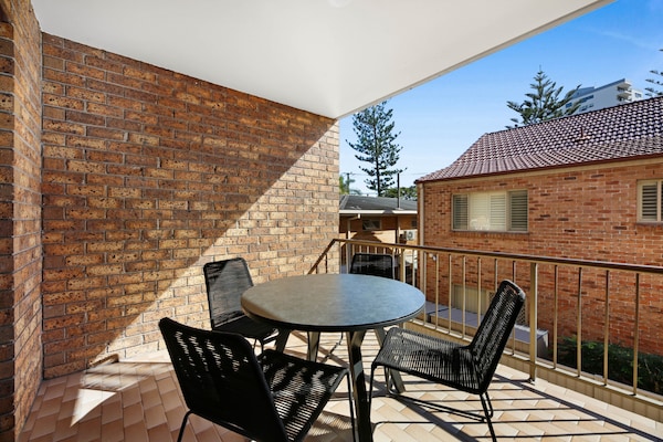 Licht appartement met balkon op 200m van Burleigh Beach - thumbnail 5