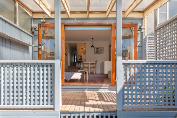 Stijlvol appartement met 2 slaapkamers in trendy Erskineville - thumbnail 4