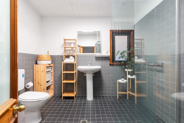 Stijlvol appartement met 2 slaapkamers in trendy Erskineville - thumbnail 5