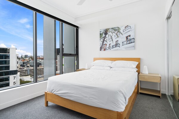 Modern appartement in Fortitude Valley met zwembad en uitzicht - thumbnail 2