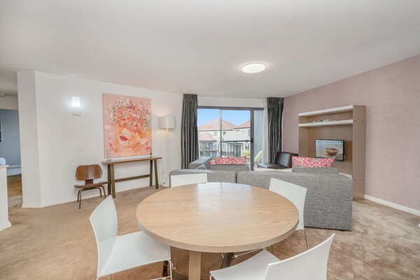 Modern appartement met 2 slaapkamers in het hart van Kingston - thumbnail 2
