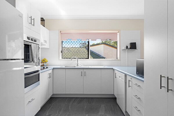 Luxe appartement met oceaanzicht en parkeergarage in Torquay - thumbnail 3