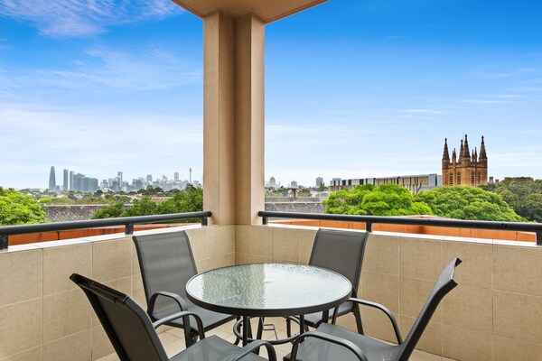 Stijlvol en ruim appartement met balkon in Camperdown - thumbnail 2
