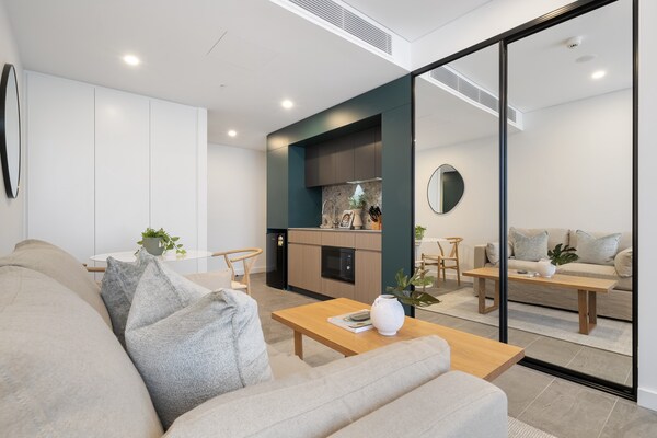 Lichte studio in North Fremantle met zwembad en dakterras - thumbnail 2
