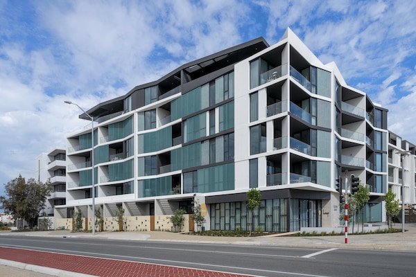 Lichte studio in North Fremantle met zwembad en dakterras - thumbnail 4
