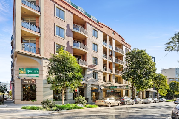 Stijlvol appartement in Camperdown met zwembad en binnenplaats - thumbnail 1