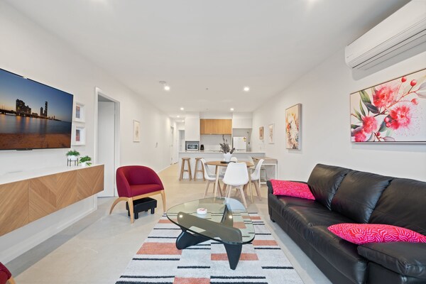 Stylish 2-bed Townhouse With Balcony - Canberra