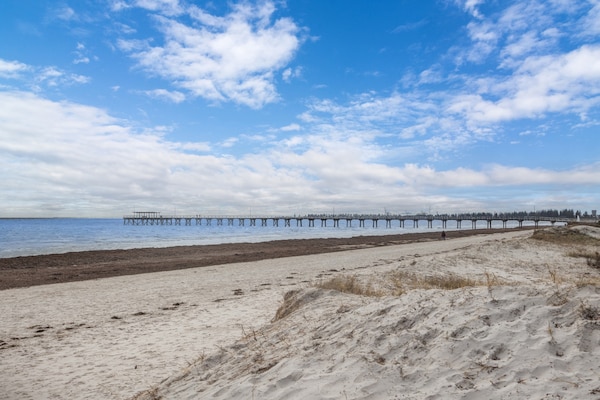 Licht appartement met 2 slaapkamers nabij Largs Bay Beach - thumbnail 4