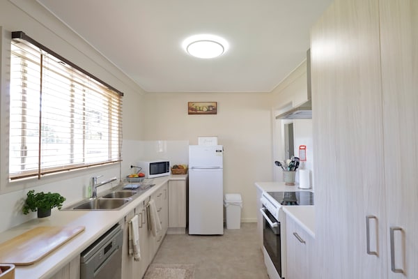 Ruim appartement voor 8 personen in centraal Tenterfield - thumbnail 4