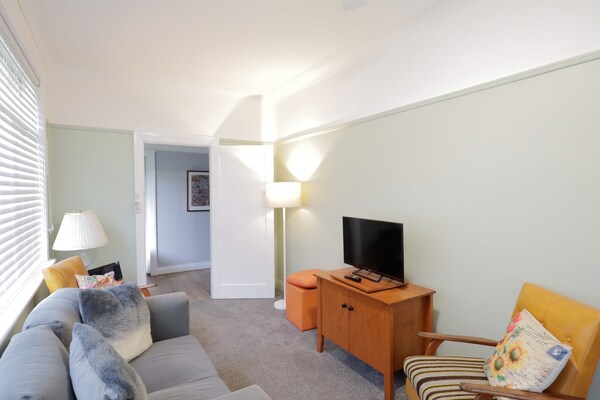 Cosy Sun-filled Cottage - Tenterfield