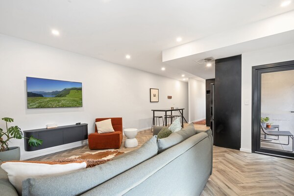 Elegant appartement in Kingston met balkon en parkeergarage - thumbnail 3