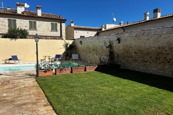 Stijlvol appartement in middeleeuws dorpje, 5 km van strand Pesaro - thumbnail 4