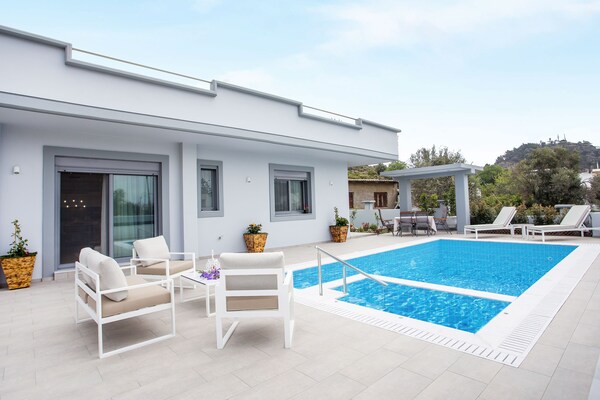 Vrijstaande villa met privézwembad in Kalithies, op 17 km van Faliraki - thumbnail 1