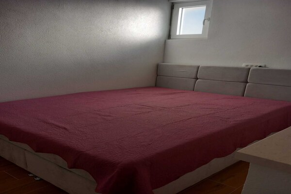 4-persoons studio appartement met terras in Pucisca - thumbnail 5