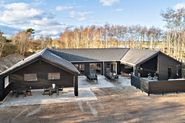 20-persoons vakantiehuis in Idestrup op 900m van de zee - thumbnail 3