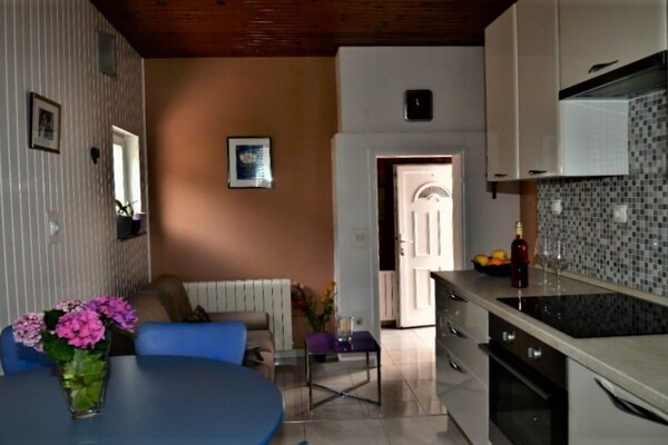 Rustiek appartement op 100 meter van zee in Supetar - thumbnail 2