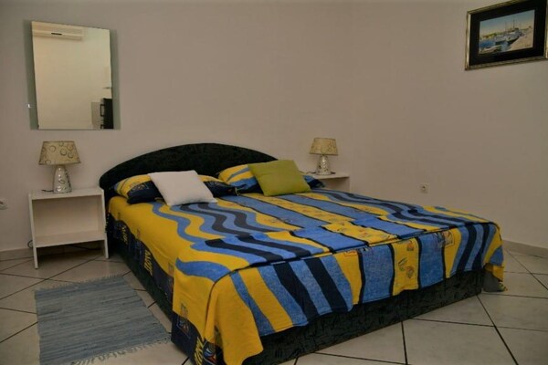 Sfeervol studio-appartement op 70 meter van het strand in Supetar, Brač - thumbnail 5
