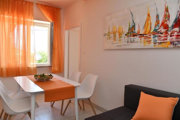 Knus appartement met terras en tuinzicht op 30 meter van zee in Supetar - thumbnail 2