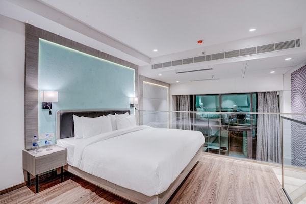 Luxe Duplex Suite met Kingsize Bed en Balkon in Gurgaon - thumbnail 2