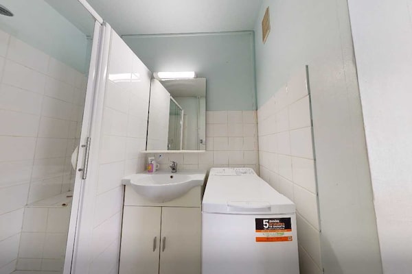 Privékamer in gedeeld appartement in Lyon's 7e arrondissement - thumbnail 6