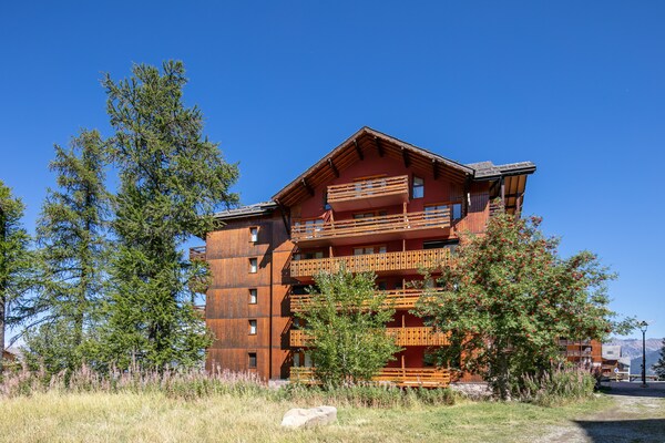 5-persoons appartement aan de piste in Risoul - thumbnail 1