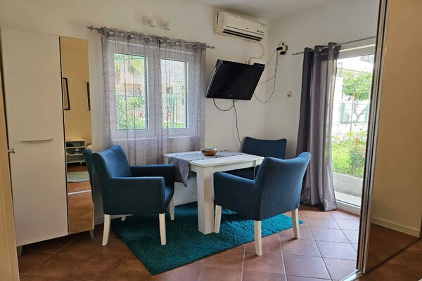 Stijlvolle studio met balkon in hartje oud Kotor, 50m van strand - thumbnail 1