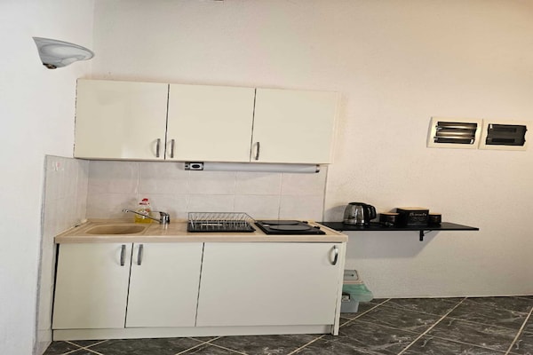 Stijlvol appartement in hartje Kotor met balkon en gedeeltelijk zeezicht - thumbnail 1