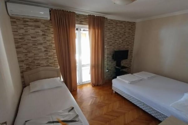 Direct aan zee: Appartement voor 5 in Herceg Novi met WiFi - thumbnail 6