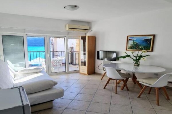 Direct aan het strand in Herceg Novi: appartement voor 4 personen - thumbnail 1