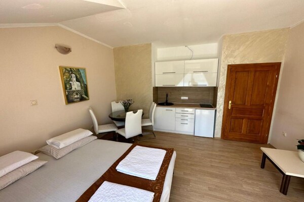 Direct aan het strand in Herceg Novi: appartement voor 4 personen - thumbnail 6
